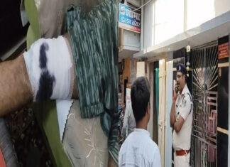 जमीन विवाद को लेकर को जमकर हंगामा, डेंटल डॉक्टर ने कहा- बदमाशों ने की उन पर 3 राउंड फायरिंग जमीन विवाद को लेकर को जमकर हंगामा, डेंटल डॉक्टर ने कहा- बदमाशों ने की उन पर 3 राउंड फायरिंग