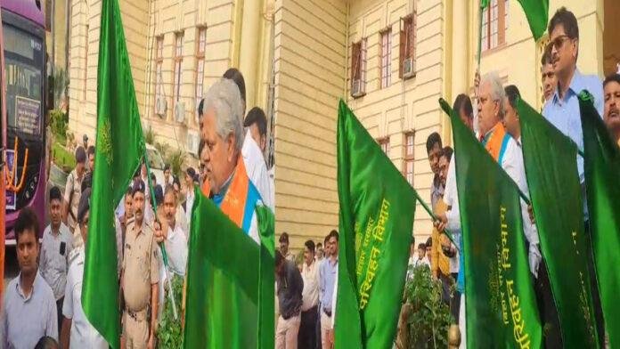 विधानसभा अध्यक्ष प्रेम कुमार ने CNG इलेक्ट्रिक बस को हरी झंडी दिखाकर किया रवाना