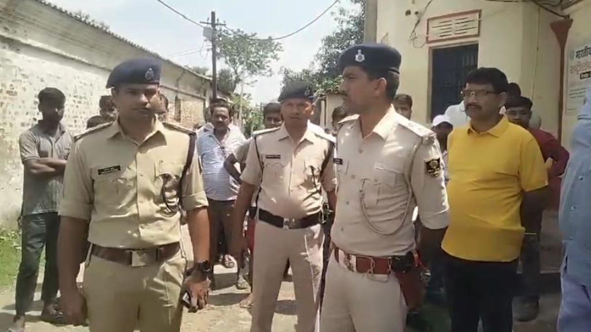 SBI की महुआवा शाखा में खिड़की काटकर चोरी का प्रयास, अपने मंसूबों में सफल नहीं पाए चोर | 22Scope News SBI Chori 2 22Scope News