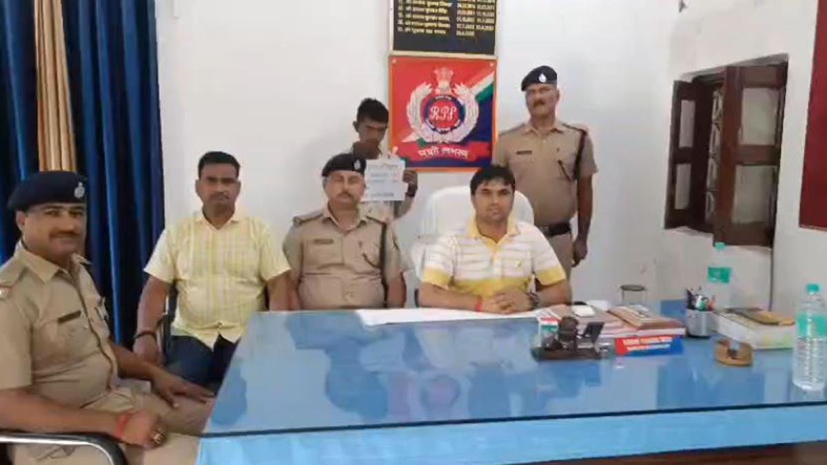 RPF व CPDS टीम की संयुक्त कार्रवाई, रेल संपत्ति चोरी करने वाला अभियुक्त गिरफ्तार | 22Scope News Siwan Police 1 1 22Scope News