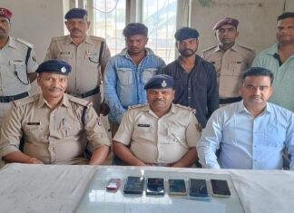 सिवान रेल पुलिस को बड़ी सफलता, झारखंड व पश्चिम बंगाल के 2 मोबाइल चोर गिरफ्तार