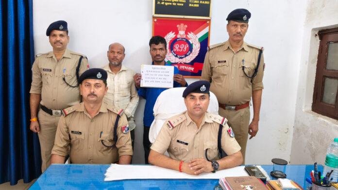 RPF प्रभारी की सख्त कार्रवाई, मालगोदाम से चोरी हुई 60 बोरी प्रिज्म सीमेंट बरामद, 2 आरोपी गिरफ्तार