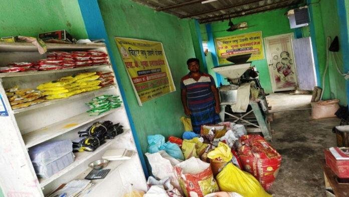 जो नौकरी की तलाश में थे, आज खुद दे रहे रोजगार