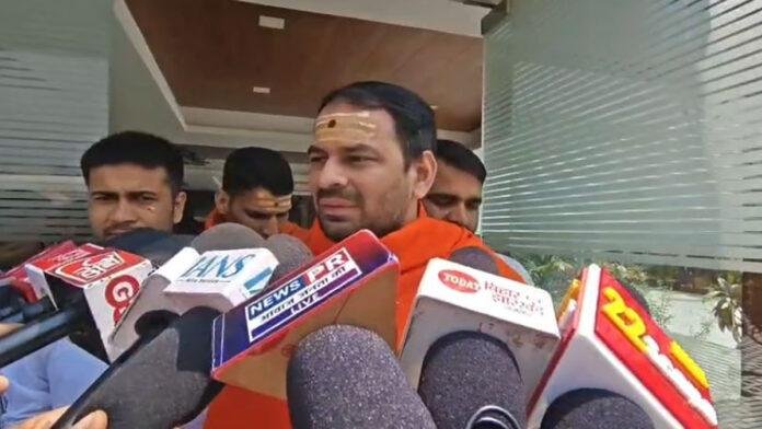 गयाजी पहुंचे तेज प्रताप, पेट्रोल-डीजल की कीमतों में बढ़ोत्तरी को लेकर केंद्र व बिहार सरकार पर साधा निशाना