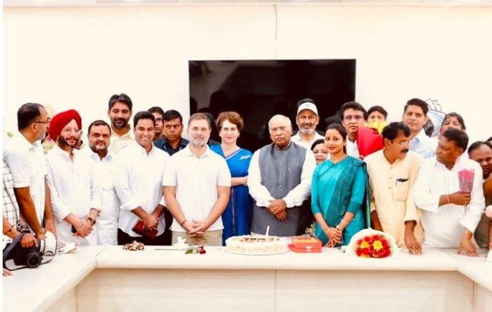 Rahul Gandhi Birthday Celebration: जन्मदिन समारोह में शामिल हुईं अंबा प्रसाद, नेतृत्व और जनसंघर्षों की सराहना
