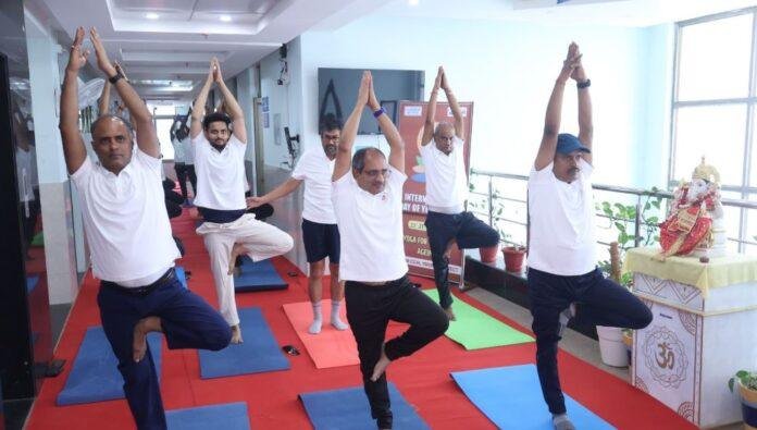 International Yoga Day 2026: एनएमएल बादम कोयला खनन परियोजना में उत्साह के साथ मनाया गया योग दिवस