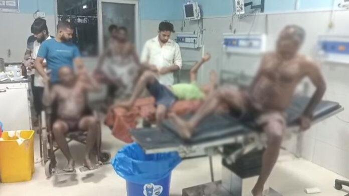 शरारती तत्वों द्वारा घर के बाहर खड़ी बाइक में लगायी आग, परिवार के दंपति समेत 7 लोग बुरी तरह झुलसे