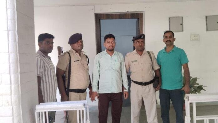 दाखिल-खारिज में रिश्वत लेना पड़ा महंगा, भोजपुर का राजस्व कर्मचारी निगरानी के हत्थे चढ़ा