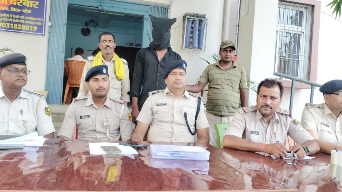 मोबाइल लुटेरा गिरोह का सदस्य हथियार के साथ गिरफ्तार | 22Scope News Banka Police 1 1 22Scope News
