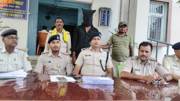 मोबाइल लुटेरा गिरोह का सदस्य हथियार के साथ गिरफ्तार