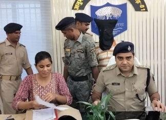 शादी समारोह के दौरान घर में हुई चोरी का खुलासा, सर्राफा कारोबारी समेत हिरासत में 2, सोने-चांदी के जेवर बरामद