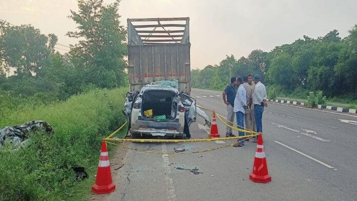 बेगूसराय में बड़ा सड़क हादसा, ट्रक में जा घुसी तेज रफ्तार कार, 3 SHO सहित 4 की मौत