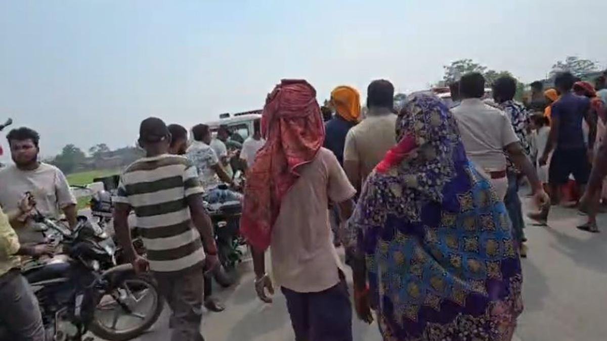 प्रेमी की बेरुखी से नाराज युवती टावर पर चढ़ी, 2 घंटे तक चला हाई वोल्टेज ड्रामा | 22Scope News Betia Tower 2 22Scope News