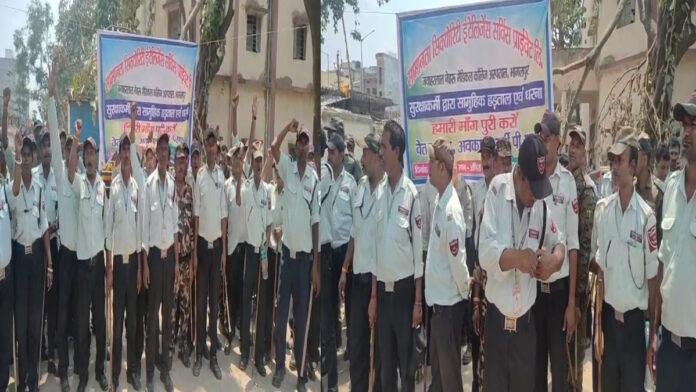 भागलपुर के मायागंज अस्पताल में सुरक्षाकर्मियों का खूनी संग्राम, अधीक्षक कार्यालय के सामने चली लाठियां