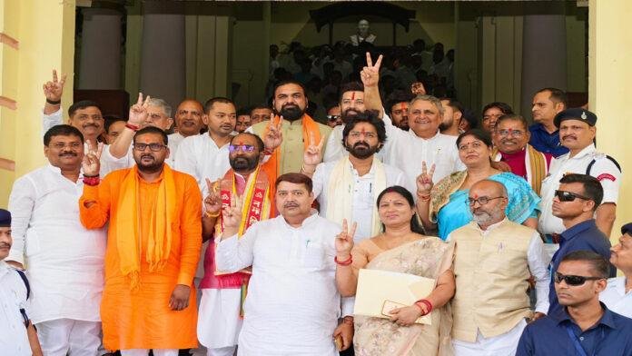 बिहार MLC चुनाव : सभी 10 उम्मीदवारों ने भरा पर्चा, मंत्री दीपक का कट गया पत्ता