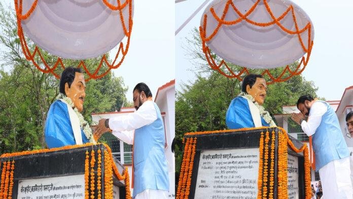 पूर्व मंत्री स्व. ब्रज बिहारी प्रसाद की 28वीं पुण्यतिथि के अवसर पर आयोजित कार्यक्रम में शामिल हुए मुख्यमंत्री