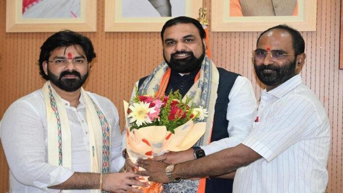 MLC उम्मीदवार बनने के बाद BJP दफ्तर पहुंचे पवन, CM से भी मिले, कहा- 'पार्टी मेरी मां...'