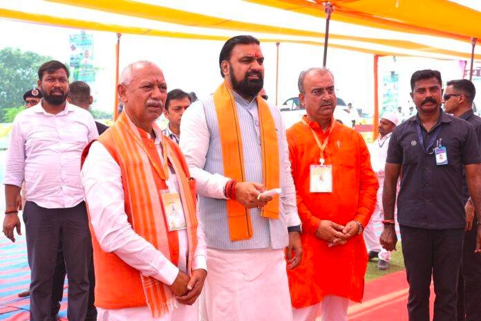 CM-Siwan सिवान में शीघ्र चीनी मिल खुलेगा, मुख्यमंत्री ने DM को जमीन उपलब्ध कराने का दिया निर्देश, 180 करोड़ की 38 योजनाओं का किया उद्घाटन व शिलान्यास