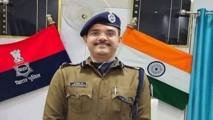 DIG की सख्ती का असर, अनुशासनहीन पुलिसकर्मियों पर लगातार कार्रवाई, आशीष तिवारी की बर्खास्तगी की भी सिफारिश
