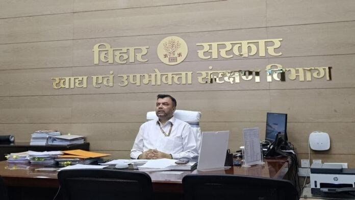 सचिव ने कहा- खाद्यान्न वितरण में लापरवाही व अनियमितता किसी भी कीमत पर नहीं होगी बर्दाश्त