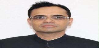 डॉ. नितिन कुलकर्णी ने कहा- स्मार्टफोन की चमकीली दुनिया और बेबस होते माता-पिता