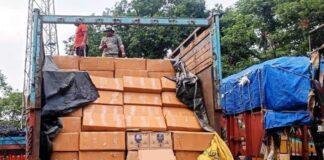 Hazaribagh News: बरकट्ठा में पुलिस का बड़ा एक्शन, शराब से भरा 12 चक्का ट्रक जब्त