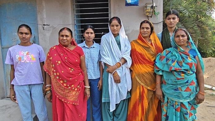 एक ही परिवार की 5 बेटियां बनीं बिहार पुलिस, गांव में जश्न का माहौल