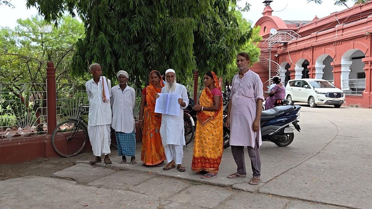 पुश्तैनी जमीन को लेकर विवाद, पीड़ित ने DM को दिया आवेदन, कहा- भू-माफियाओं व स्थानीय लोगों ने किया कब्जा | 22Scope News Gaya Jamin 22Scope News