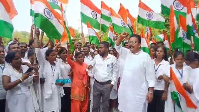 बिहार ग्राम रक्षा दल की भव्य तिरंगा यात्रा, मानदेय व स्थायीकरण समेत 3 सूत्री मांगों को लेकर सौंपा ज्ञापन