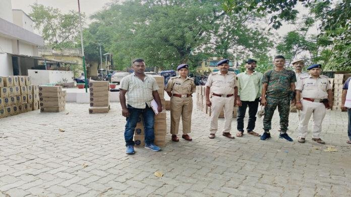 Gaya Wine कंटेनर से भरी लाखों मूल्य की शराब जब्त, हरियाणा का चालक गिरफ्तार