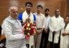 देश को हॉकी में स्वर्ण दिलाने वाली टीम में बिहार के लाल को मंत्री ने किया सम्मानित
