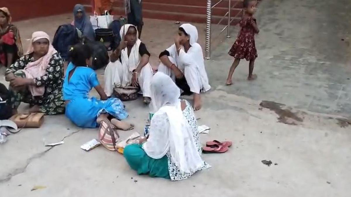 कार को बचाने की कोशिश में पलटी मजदूरों से भरी बस, 25 घायल, 15 मजदूरों की हालत गंभीर | 22Scope News Katihar Acc 1 1 22Scope News