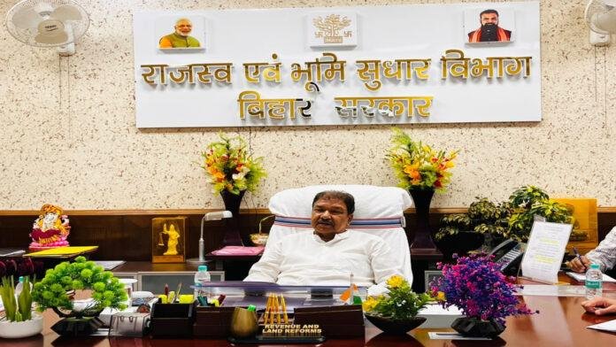 मंत्री दिलीप जायसवाल ने कहा- हर जिले का लक्ष्य टॉप-10 रैंकिंग हो, तभी राजस्व व्यवस्था में आएगा व्यापक सुधार
