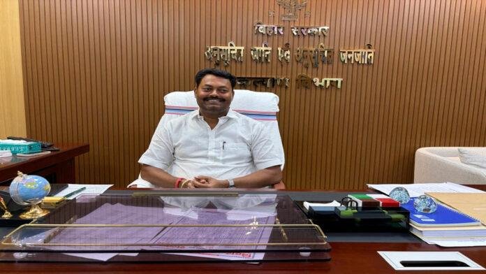 अनुसूचित जाति एवं जनजाति कल्याण मंत्री लखेंद्र पासवान ने की विभागीय योजनाओं की समीक्षा