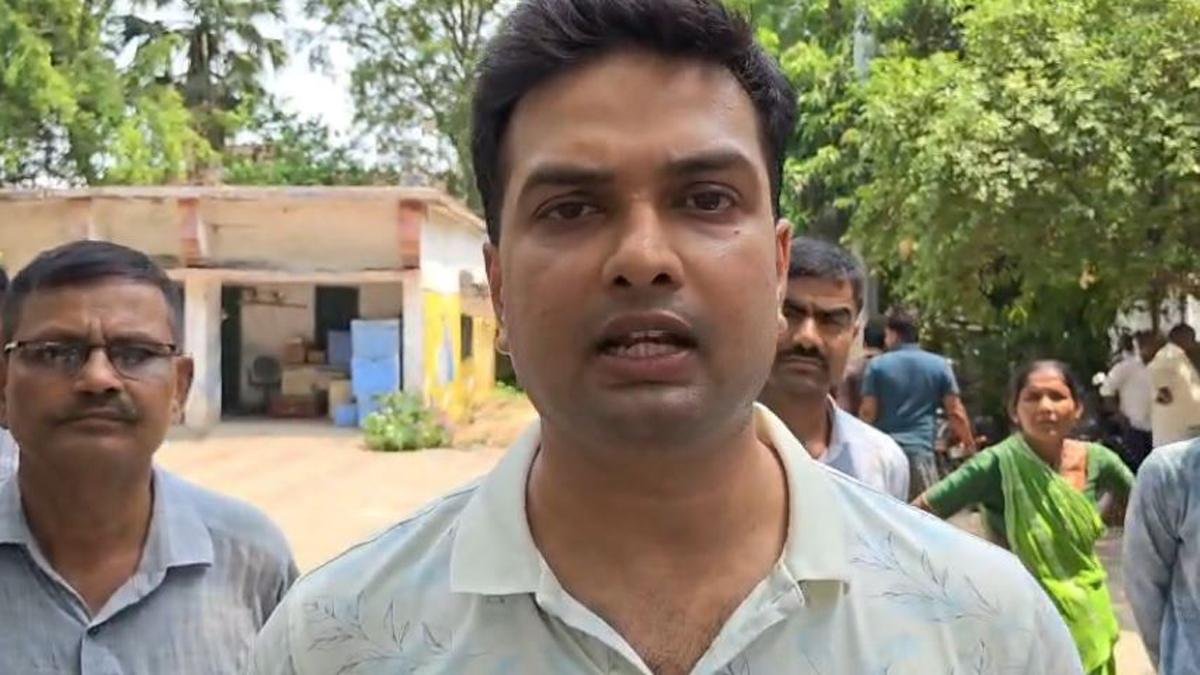 निगरानी विभाग की बड़ी कार्रवाई, 9 हजार घूस लेते चौकीदार गिरफ्तार, ASI पर भी कार्रवाई की तैयारी | 22Scope News Monitoring Department 1 22Scope News