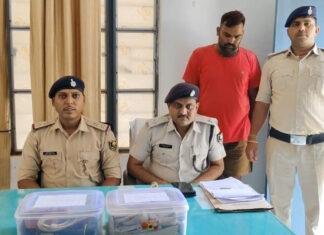 सुगौली में बड़ी कार्रवाई, फर्जी पुलिस बनकर ठगी करने वाला गिरफ्तार, लूट की साजिश नाकाम