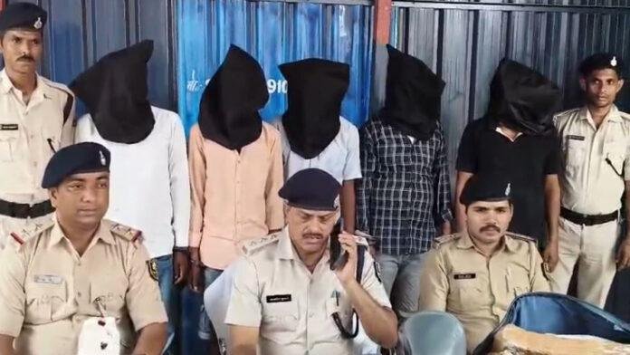 पुलिस ने चलाया विशेष चेकिंग अभियान, 4 लाख के कोडिंग कफ सिरप के साथ 5 गिरफ्तार