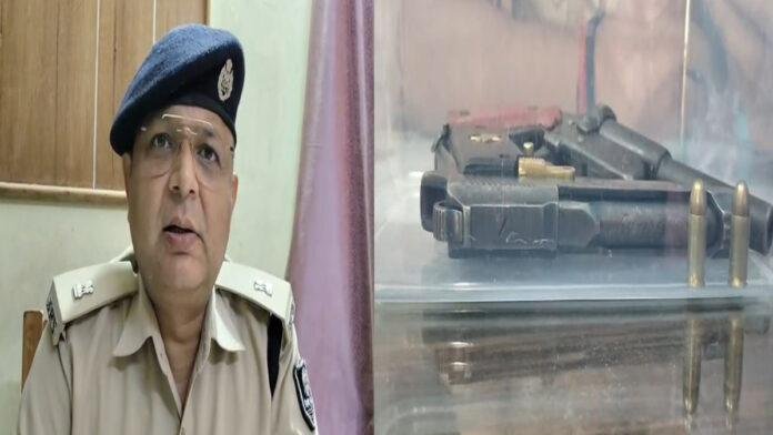 चेकिंग अभियान के दौरान पुलिस को देखकर भागने लगे अपराधी, थैले से मिला पिस्तौल, देसी कट्टा व कारतूस