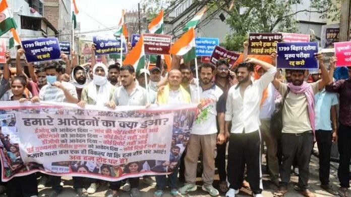 बिहार पुलिस SI परीक्षा : रद्द करने की मांग, पटना कॉलेज से प्रदर्शन करते JP गोलंबर तक पहुंचे अभ्‍यर्थी
