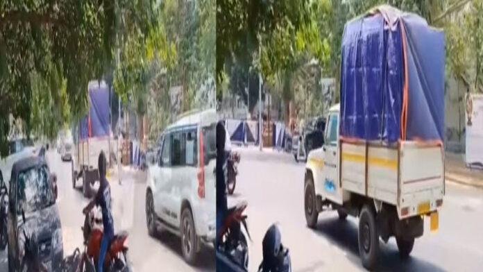 राबड़ी देवी के 10 सर्कुलर रोड स्थित सरकारी बंगले से पिकअप वैन से निकला सामान