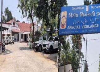 रिशु श्री मामला : SVU की बड़ी कार्रवाई, IAS पदाधिकारी व 2 इंजीनियर गिरफ्तार