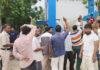 बिजली की आंख मिचौली से परेशान लोगों ने विभाग के कार्यालय का किया घेराव