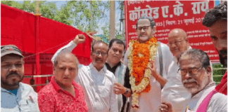 सादगी, संघर्ष और जनसेवा की मिसाल थे A.K. Roy, जयंती पर भावुक हुए समर्थक सादगी, संघर्ष और जनसेवा की मिसाल थे ए.के. राय, जयंती पर भावुक हुए समर्थक