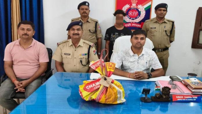 सीवान-जीरादेई रेल ट्रैक से चोरी हुए 31 पेंड्राल क्लिप बरामद, फरार आरोपी गिरफ्तार