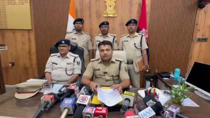 SP ने किया 4 घंटे में मंदिर से सोने की हार हुई चोरी मामले का खुलासा