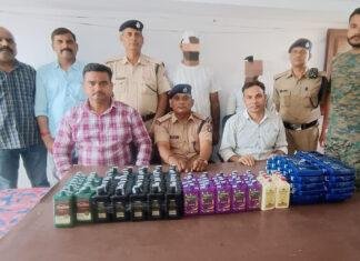 वैशाली एक्सप्रेस से 25.56 लीटर विदेशी शराब बरामद, 2 तस्कर गिरफ्तार