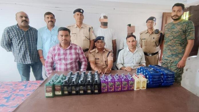 वैशाली एक्सप्रेस से 25.56 लीटर विदेशी शराब बरामद, 2 तस्कर गिरफ्तार