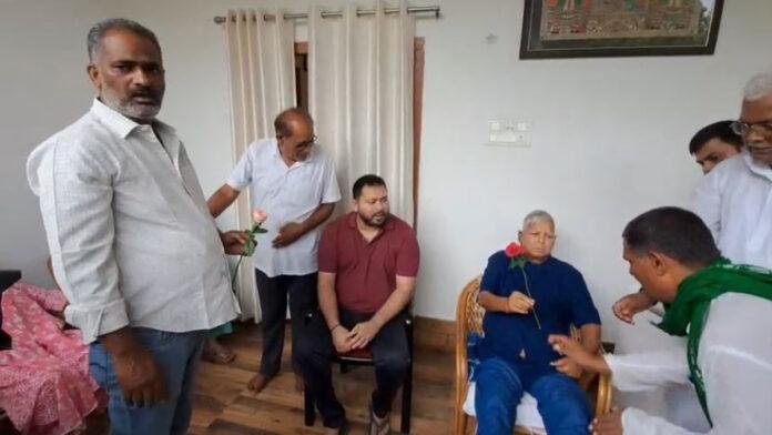 राबड़ी आवास पर परिवार व नेताओं के साथ लालू यादव ने मनाया 79वां जन्मदिन, खुद हाथों से खिलाया खाना