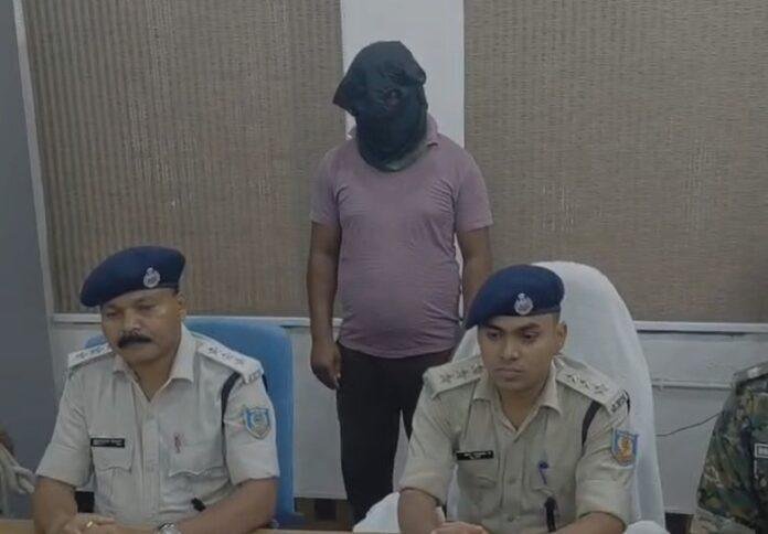जामताड़ा पुलिस की बड़ी सफलता, स्वर्ण व्यवसायी लूटकांड का आरोपी हथियार समेत गिरफ्तार