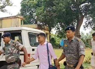 Deoghar News: मनरेगा के कनीय अभियंता 5 हजार रुपये रिश्वत लेते गिरफ्तार